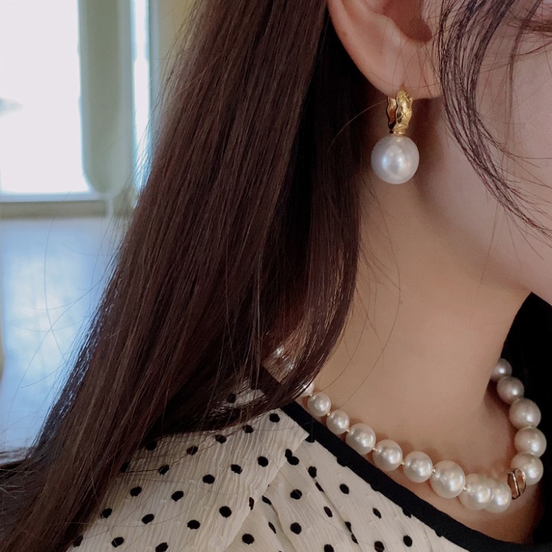 pearl c gold earring